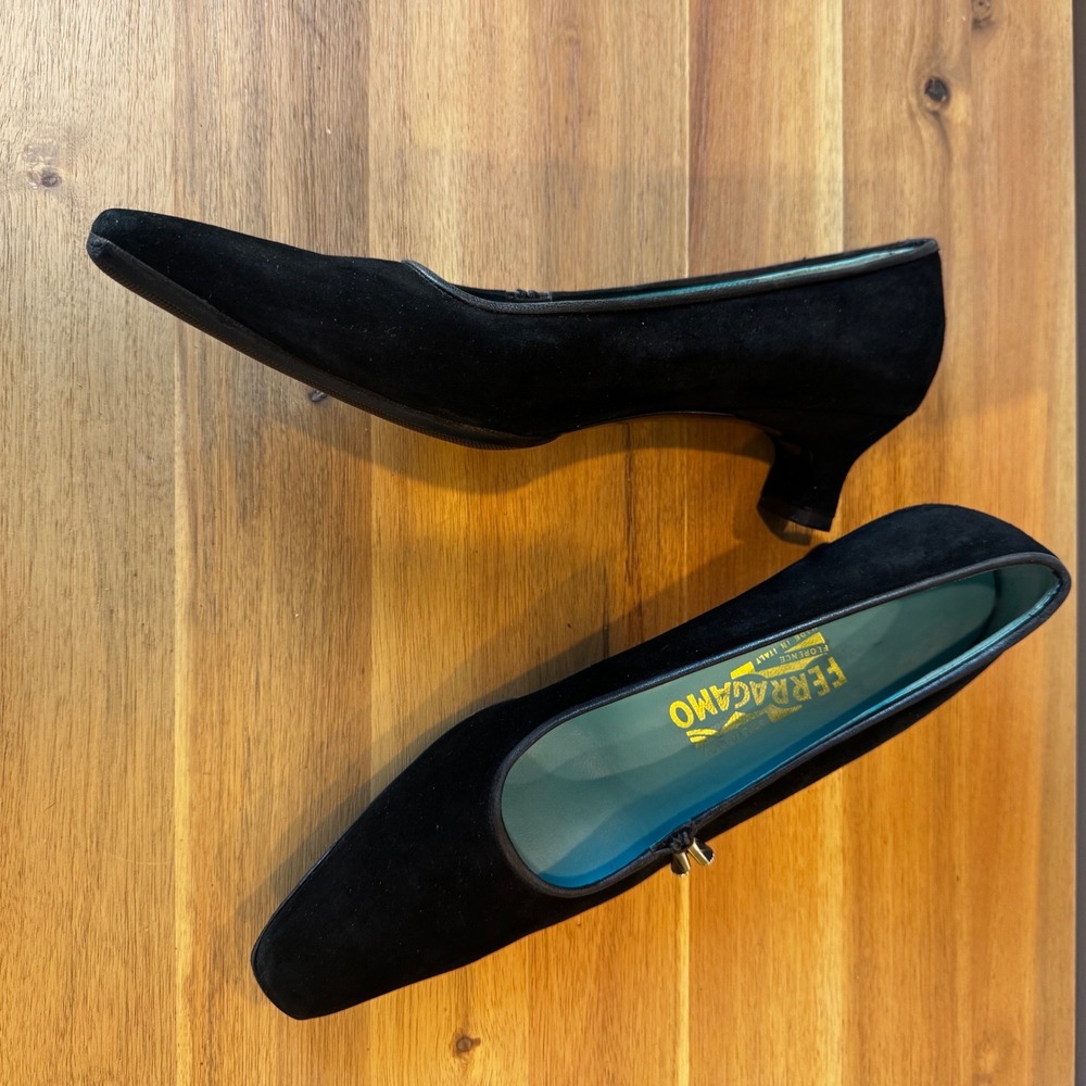 Salvatore‎ Ferragamo Women 9.5 2A Black Suede Kitten Heel Pumps Italy Designer